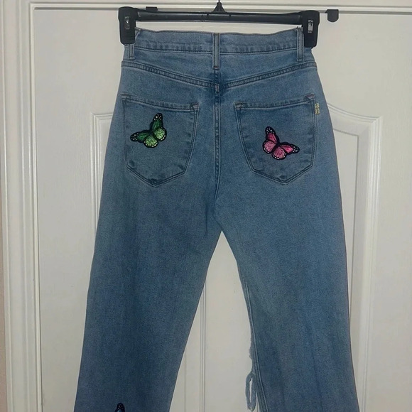 Vibrant M.U.I. Ripped Butterfly Embroidered Patchwork Jeans.‎ Size 5 (W26). - Picture 7 of 7